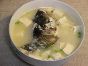 魚頭豆腐湯的做法-魚頭豆腐湯怎么做？