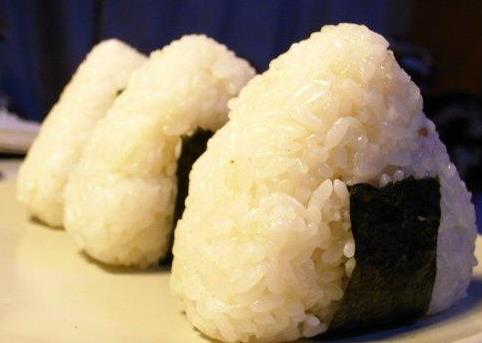 三角飯團(tuán)怎么捏才好?做飯團(tuán)需要什么材料?
