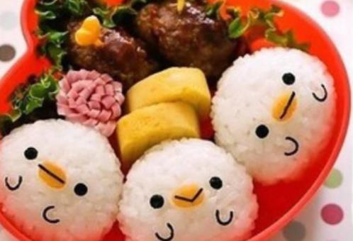 沒有模具怎么捏飯團(tuán)?日式肉松飯團(tuán)的做法
