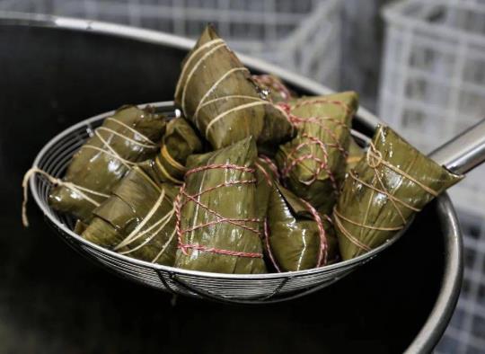 煮粽子能半道掀開鍋蓋嗎?煮粽子之前用不用浸泡?