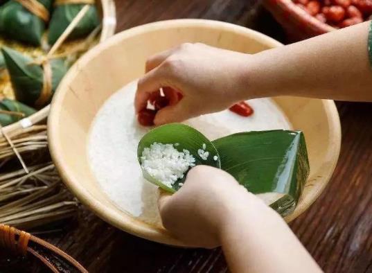 包粽子用前腿肉還是后腿肉?包粽子的肉是炒熟好吃還是放生肉好吃?
