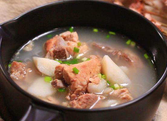 怎么防止燉排骨肉發硬?燉排骨前要不要炒一下