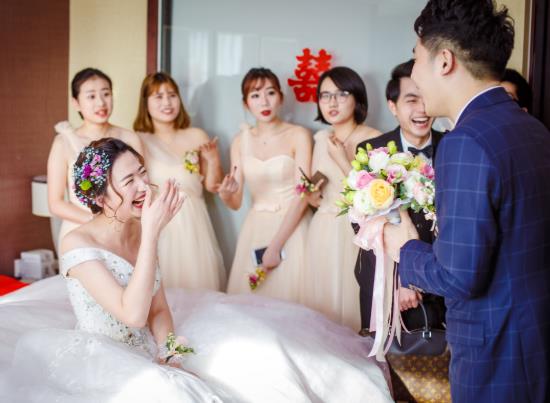 異地婚禮女方去幾個(gè)人車費(fèi)誰出?遠(yuǎn)嫁結(jié)婚是女方先擺酒嗎