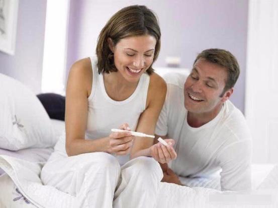 男女最佳生育年齡分別是多少?過早或者過晚生育孩子有什么影響