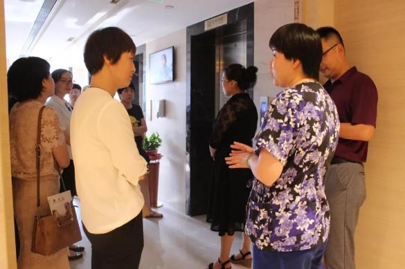 陜西省內30余位產科主任一行蒞臨西安安琪兒婦產醫院參觀交流