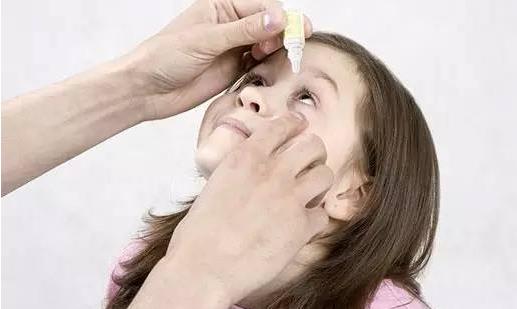 寶寶能用眼藥水嗎 寶寶滴眼藥水的小竅門(mén)