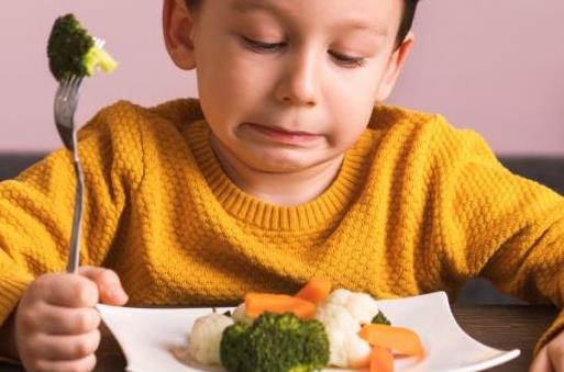 孩子不愿意吃飯的原因 孩子不愿意吃飯的話該怎么辦