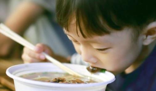 孩子不愿意吃飯的原因 孩子不愿意吃飯的話該怎么辦