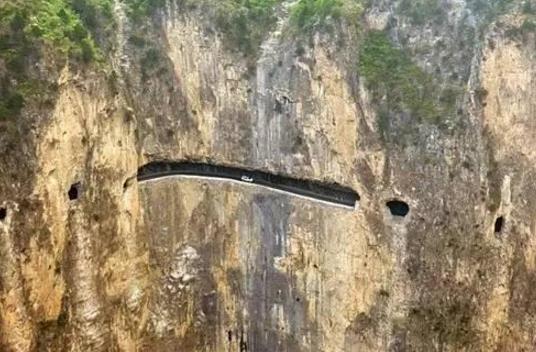 3、虹梯關掛壁公路.jpg