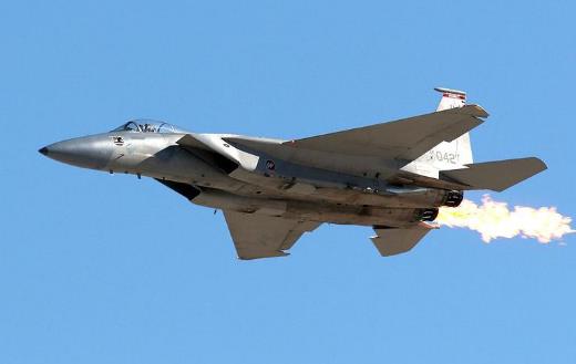 七、美國(guó)F-15戰(zhàn)斗機(jī).jpg