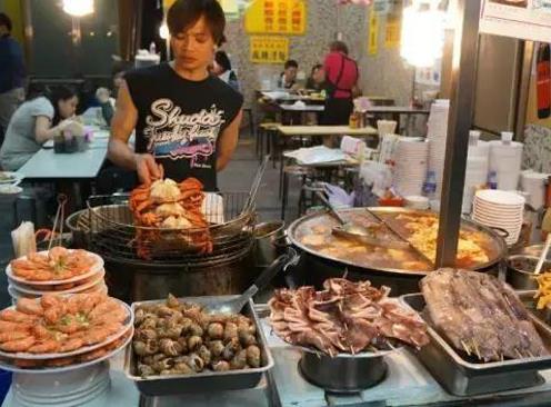 南昌必須去的小吃街排名,萬達(dá)金街、蛤蟆街人氣都很旺