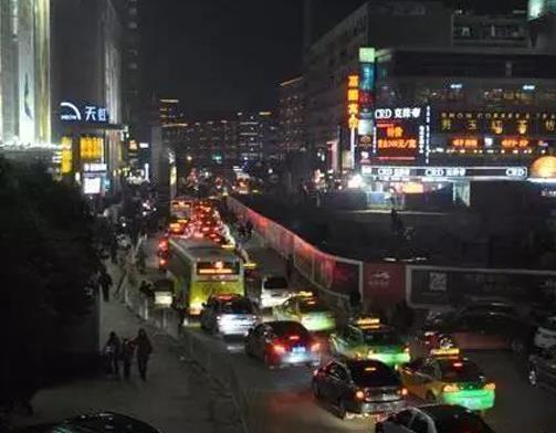 南昌必須去的小吃街排名,萬達(dá)金街、蛤蟆街人氣都很旺