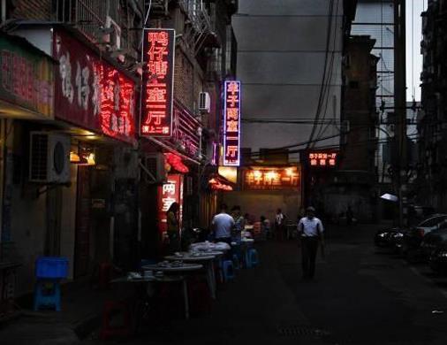 南昌必須去的小吃街排名,萬達(dá)金街、蛤蟆街人氣都很旺