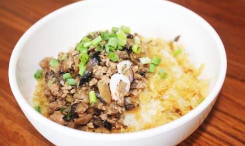溫州五馬街必吃美食排名,府學巷三姐妹糯米飯的美味無法拒絕