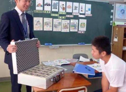 中國(guó)最好的十大職業(yè)排名,公務(wù)員比較穩(wěn)定、理財(cái)師報(bào)酬可觀