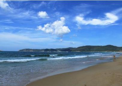 中國(guó)最著名的海岸線 亞龍灣位于海南島最南端