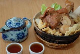 盤(pán)點(diǎn)去新加坡必吃的美食 海南雞飯?jiān)从谠缙谟芍袊?guó)南方的海南省