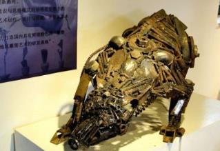 盤點全球十大廢品藝術品 用啤酒瓶建筑寺廟治理了當?shù)氐沫h(huán)境污染