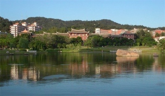 全國(guó)十大最美校園湖泊排名 北大的未名湖美如畫