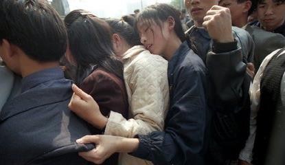 有錢沒錢回家過年,盤點歷年春節春運中讓人淚奔的瞬間!