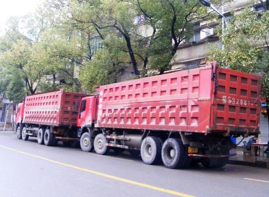 如何避免大貨車盲區(qū)發(fā)生事故?大貨車看不到盲區(qū)出事故了要負責(zé)任嗎?
