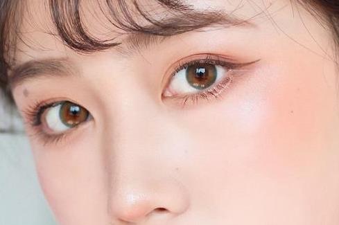 美瞳的度數怎么選擇?為什么戴隱形眼鏡感覺眼睛好干?