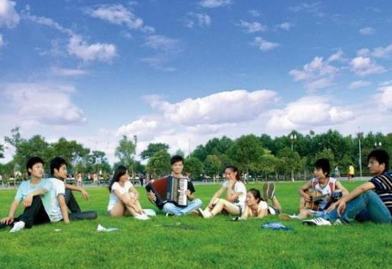 大一新生應該準備什么?大一新生買手機花多少錢合適?