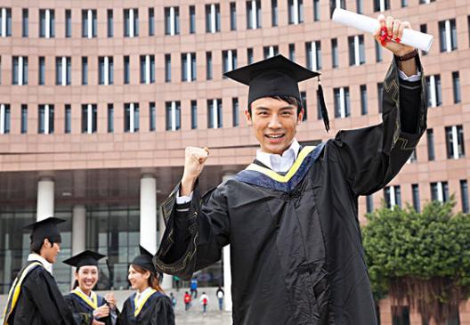 大學生報到該不該帶上父母?大學報到完了就開學嗎?