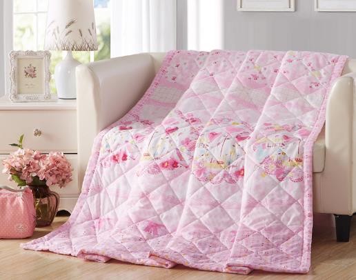 空調被丟進洗衣機里洗會洗壞嗎?剛買的空調被有異味正常嗎?