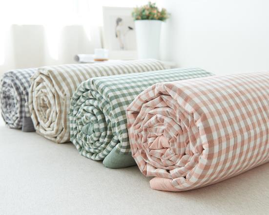 空調被丟進洗衣機里洗會洗壞嗎?剛買的空調被有異味正常嗎?