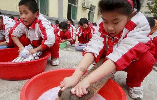 夏天衣服用熱水洗還是冷水洗好 夏天衣服用肥皂洗還是洗衣液洗