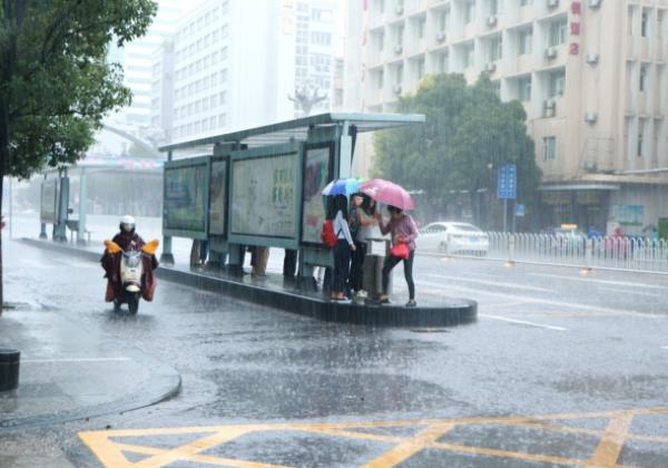 暴雨來(lái)臨時(shí)哪里最危險(xiǎn)?下暴雨汽車停地下車庫(kù)安全嗎
