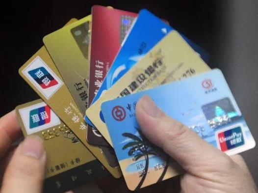 銀行卡被吞了不是本人的能取嗎?銀行卡不解鎖錢會不會沒有?