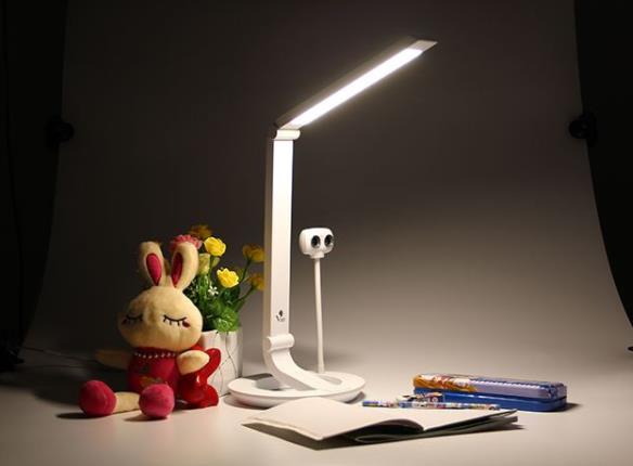 臺燈什么角度最保護眼睛?充電臺燈邊充電邊使用會爆炸嗎