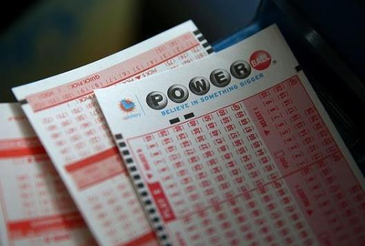 讓別人幫買彩票中了錢歸誰?什么時(shí)間段買彩票容易中獎(jiǎng)