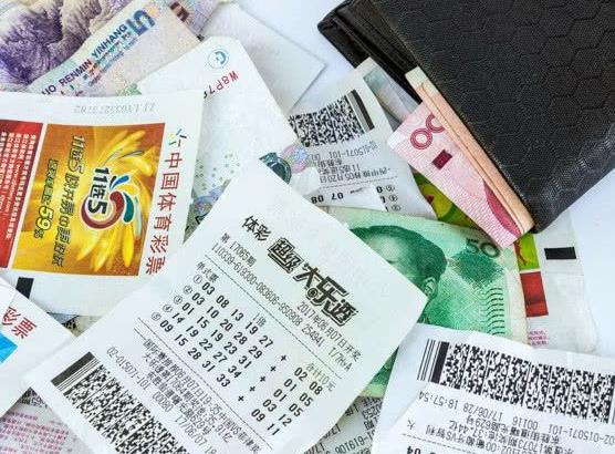 彩票領獎后出門被跟蹤是真的假的?買彩票中了但是老板沒有打票怎么辦