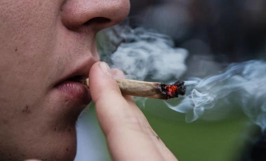 二手煙和一手煙哪個危害大 二手煙和三手煙哪個危害大