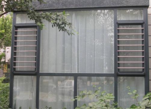 紗窗柳絮毛兒怎么清理?下拉紗窗怎么推上去