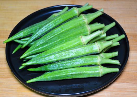 秋葵不開(kāi)花結(jié)果的原因有哪些?秋葵葉子發(fā)黃是缺水嗎