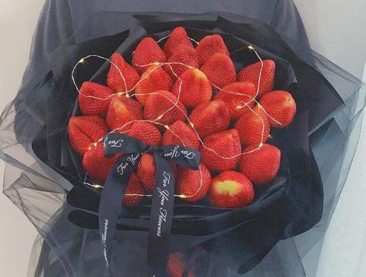 草莓花束可以帶上飛機嗎?草莓花束怎么包裝好看圖片