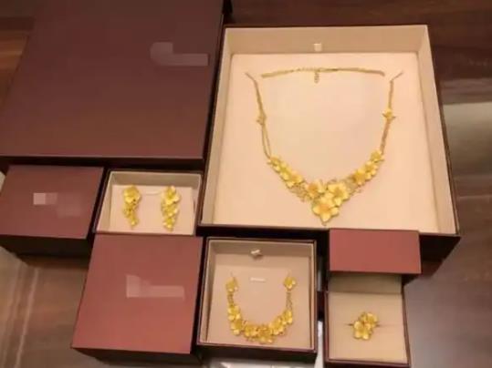 買三金一萬左右會不會太寒酸?結婚為什么要送三金