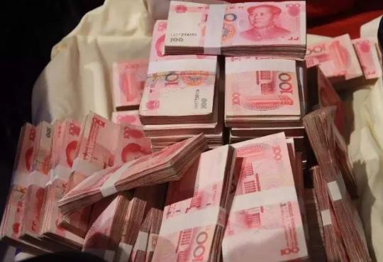 個人對個人轉(zhuǎn)賬150萬合法嗎?銀行會監(jiān)控一個人的現(xiàn)金流水嗎