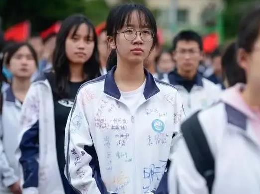 2022社會考生高考準考證什么時候發放?2022高考能不能用0.7的筆芯