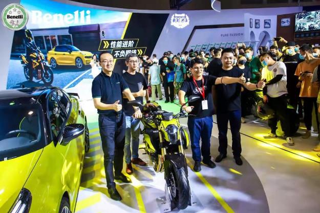 一個世界一個Benelli,經典三缸信仰燃爆重慶摩展