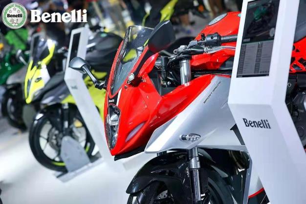 一個世界一個Benelli,經典三缸信仰燃爆重慶摩展