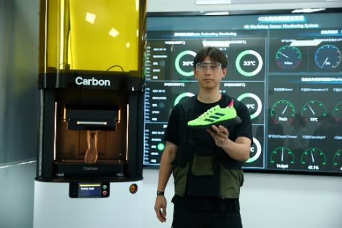 與阿迪達斯一同前往“4D打印工廠”,見證4D技術的無限可能性