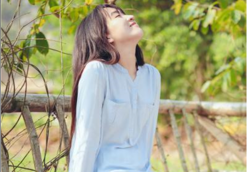 皮膚偏黑的小仙女怎么搭配好看?學(xué)會色彩搭配張揚(yáng)自我