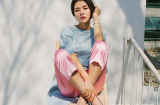 皮膚偏黑的小仙女怎么搭配好看?學(xué)會色彩搭配張揚(yáng)自我