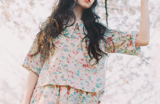 怎么做個(gè)甜甜森系女孩?學(xué)會(huì)森系穿搭變甜甜森系女孩