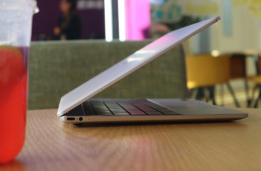 華為matebook耳機孔用不了怎么辦?matebook16充電器可以充手機嗎?